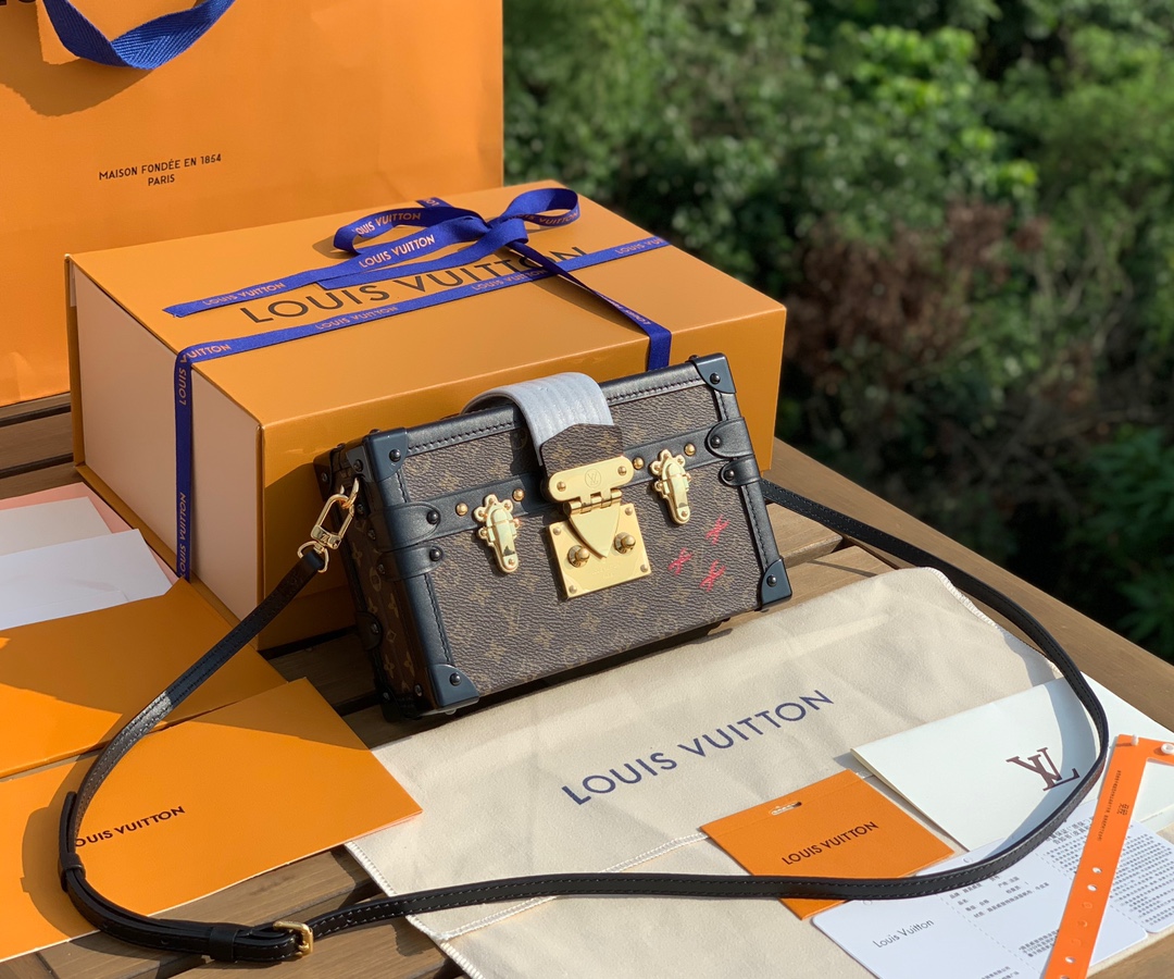 🌼 m45943尺寸20-12.5-5cmLV 🌼PETITE MALLE BOX经典老花拼黑硬盒子包盒