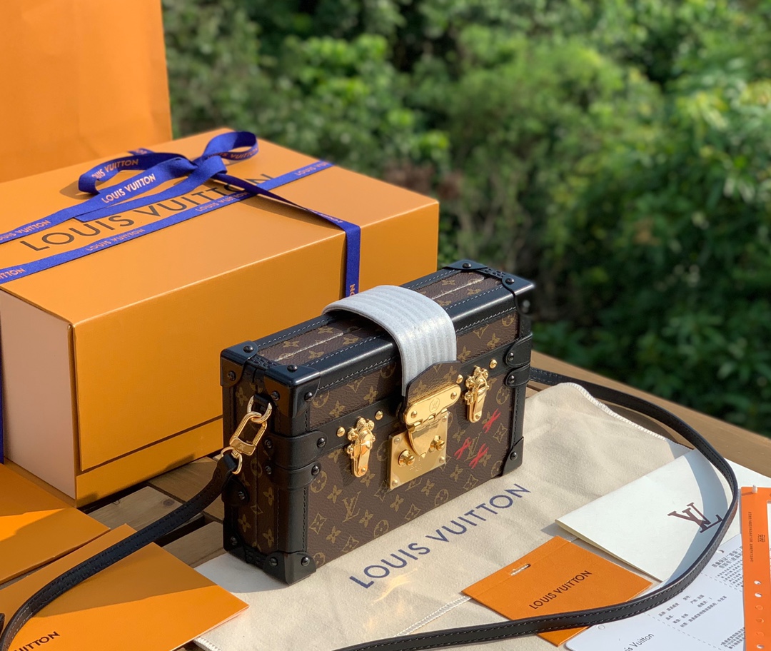 🌼 m45943尺寸20-12.5-5cmLV 🌼PETITE MALLE BOX经典老花拼黑硬盒子包盒