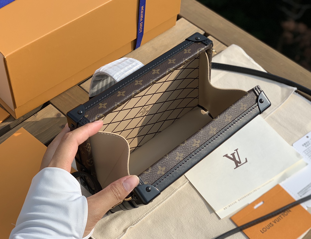 🌼 m45943尺寸20-12.5-5cmLV 🌼PETITE MALLE BOX经典老花拼黑硬盒子包盒