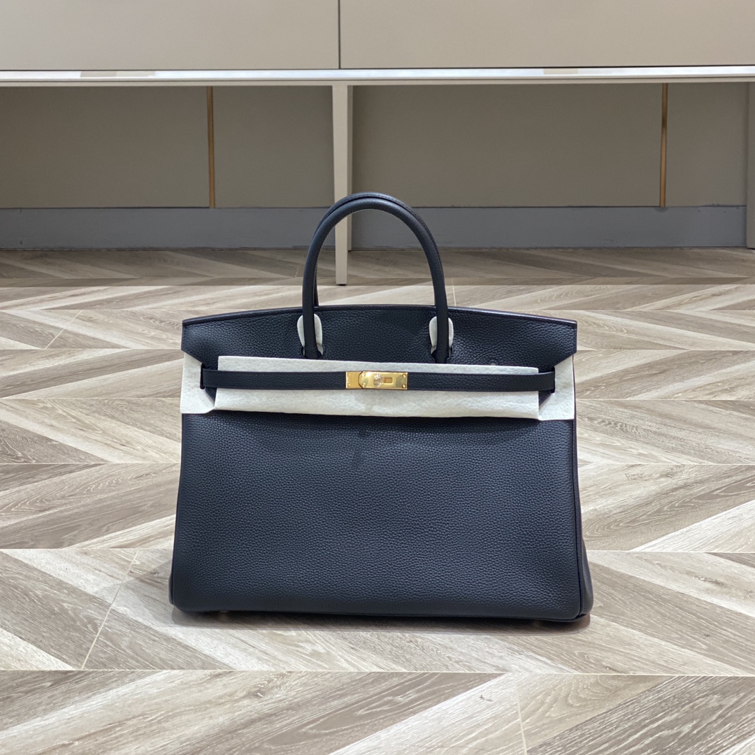 Alaïa Classic Handcrafted Luxury Leather Shoulder Bag Ref.22F7667D