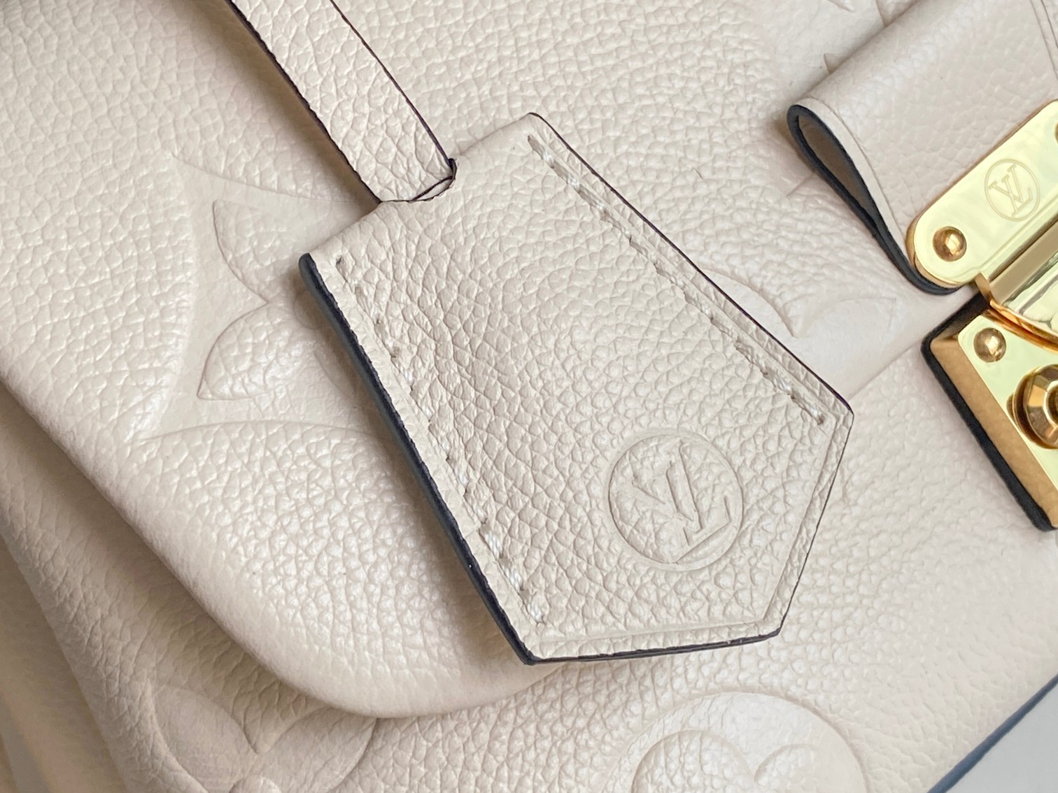 NO:201359,M46008 embossed small M45978 This model Madeleine BB handbag more details...,LV [top original list],louis vuitton19860909M46008压花小号 M45978本款 Madeleine BB手袋更多细节……,LV【顶级原单】,louis vuitton,Bag