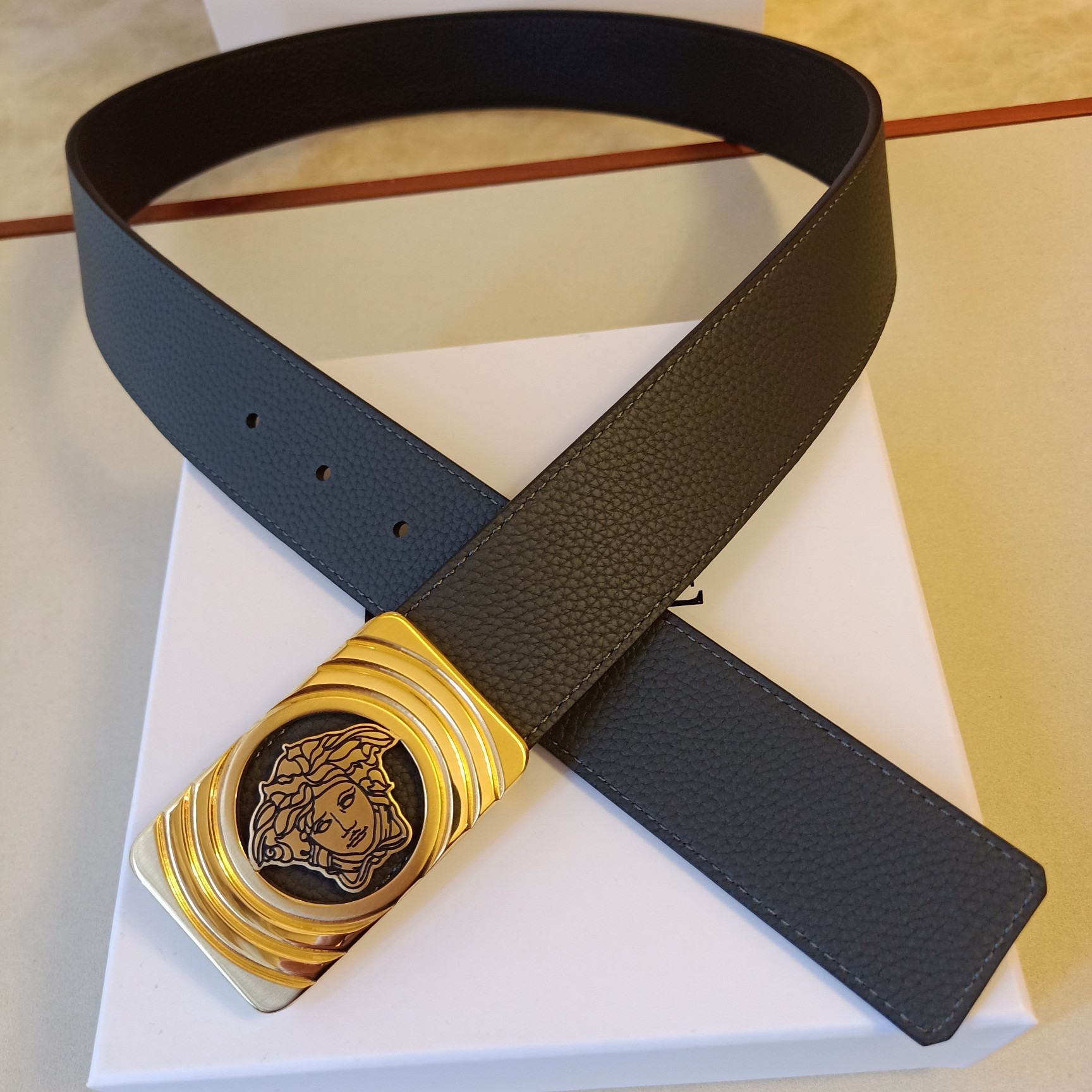 品牌:范思哲尺寸:带宽38mm正品尺