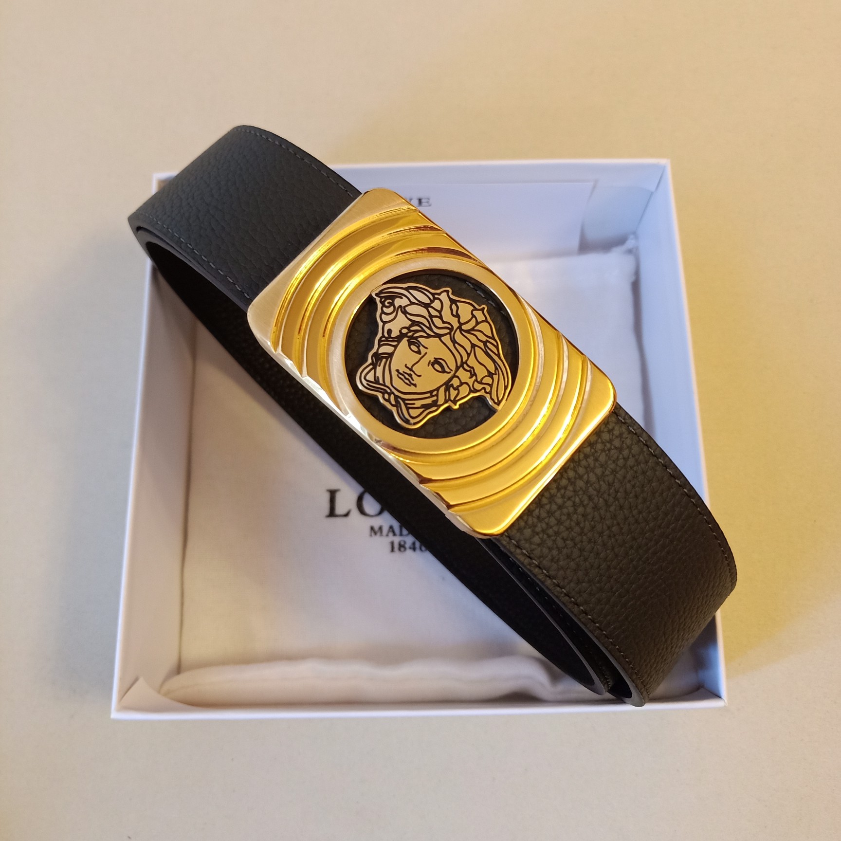 品牌:范思哲尺寸:带宽38mm正品尺