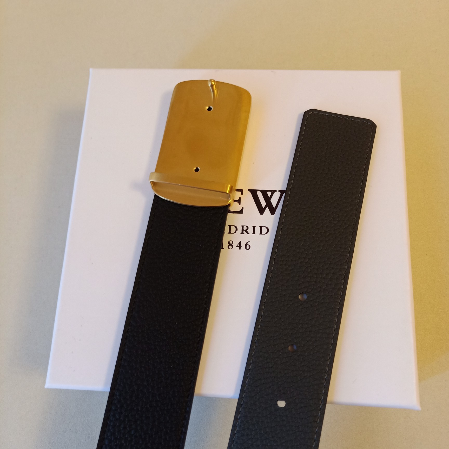 品牌:范思哲尺寸:带宽38mm正品尺