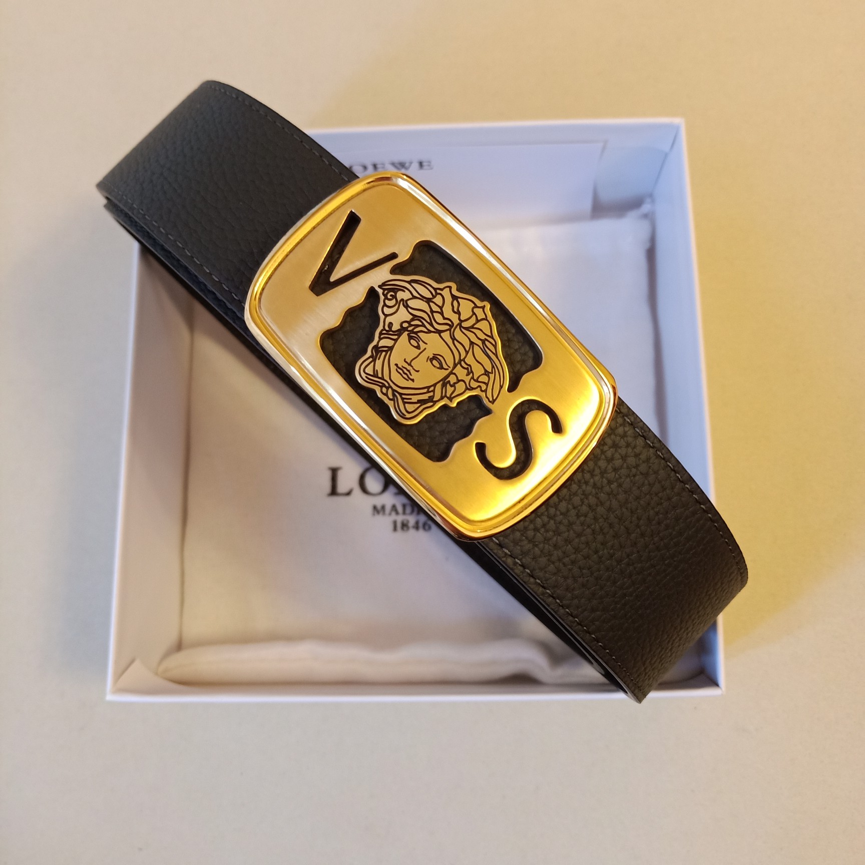 品牌:范思哲尺寸:带宽38mm正品尺