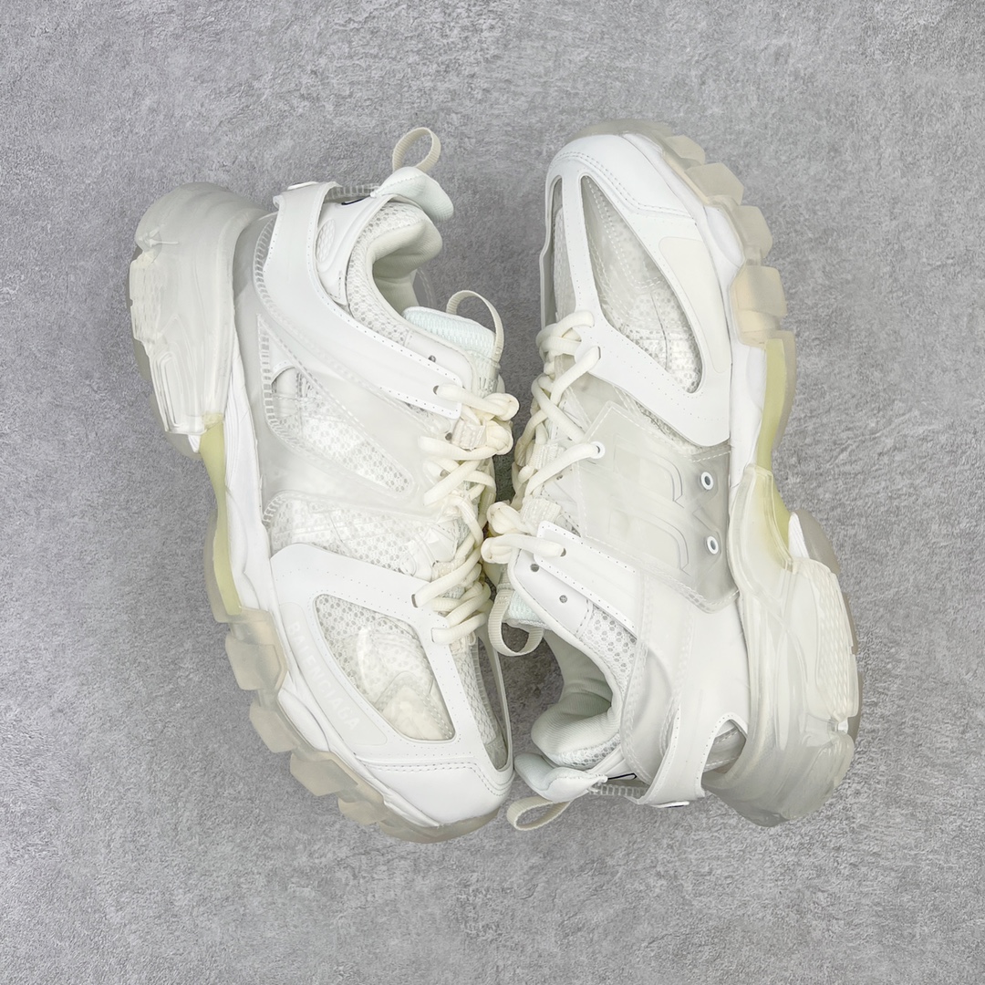 图片[3]-💰390 ＃VG零售版 BALENCIAGA Track Trainers 巴黎世家透明果冻底复古潮流百搭老爹鞋 成份：47%涤纶 40%聚氨酯纤维 13%Nylon 采用尼龙和网眼布制成 100%不含皮革 尺码饰于足尖 鞋后跟压印Track字样 外底正面压印BB标识 外侧印有Balenciaga印花 鞋舌压印Balenciaga标识 双鞋带以常规方式打结 后帮及鞋舌配有拉环鞋提 动态鞋底设计 为双脚带来后续的助力 50毫米鞋弓 水洗做旧风格 中国制造 此商品提供Balenciaga防尘袋和包装盒 全套原纸板楦头开发 最原汁原味的灵魂版型 全鞋荧光划线卡点 胶水把控整洁度追求极致完美 每一双都是工艺品 多重QC质检 超越公司货的品控标准 实实在在的免检产品 原盒原配 正确字体电绣 粗细、位置、大小正确 侧边TPU 透气孔匹配意产原版 正确分离大底 TPU软底 原版一致大底LOGO 立体感十足 原厂皮料水洗做旧 采购原厂网纱 正常尺码 尺码：35 36 37 38 39 40 41 42 43 44 45 46 编码：by4936060-运动鞋