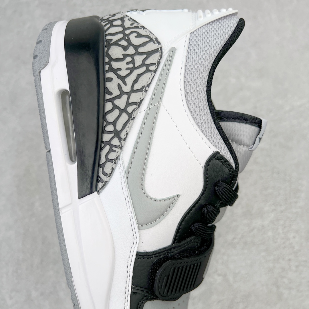 图片[5]-💰220 ＃KZ神版 Air Jordan Legacy AJ312 Low 低帮复古篮球鞋 灰白黑烟灰 CD7069-105 市场最强独一档产物 全套原纸板楦头开发 原厂大底磨具加持立体防滑纹理 原档数据后跟TPU子母扣魔术贴 原装可视Air Sole气垫 原汁原味最完美的312代版型 唯一正确鞋头趴度弧度高度鞋身腰线 进口港宝加持 后跟自然饱满 全鞋荧光划线卡点 追求极致完美 每一双都是工艺品 多重QC质检 超越公司货的品控标准 实实在在的免检产品 鞋身采用了皮革材质打造 横跨鞋面的魔术贴十分吸睛 侧面的Swoosh Logo的一部分被鞋面遮挡了一部分 颇具玩味 魔术贴上标有NK标识 而鞋舌上是Jordan的经典红色飞翼Logo 后跟和鞋底均采用了AJ3的设计 后跟上同样也使用了经典的爆裂纹图案 SIZE：36 36.5 37.5 38 38.5 39 40 40.5 41 42 42.5 43 44 44.5 45 46 47.5 编码：by2936090-运动鞋