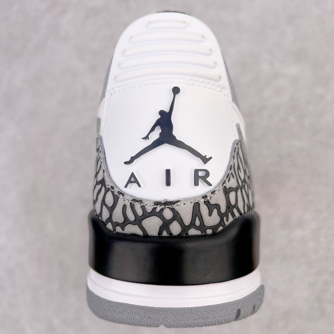 图片[6]-💰220 ＃KZ神版 Air Jordan Legacy AJ312 Low 低帮复古篮球鞋 灰白黑烟灰 CD7069-105 市场最强独一档产物 全套原纸板楦头开发 原厂大底磨具加持立体防滑纹理 原档数据后跟TPU子母扣魔术贴 原装可视Air Sole气垫 原汁原味最完美的312代版型 唯一正确鞋头趴度弧度高度鞋身腰线 进口港宝加持 后跟自然饱满 全鞋荧光划线卡点 追求极致完美 每一双都是工艺品 多重QC质检 超越公司货的品控标准 实实在在的免检产品 鞋身采用了皮革材质打造 横跨鞋面的魔术贴十分吸睛 侧面的Swoosh Logo的一部分被鞋面遮挡了一部分 颇具玩味 魔术贴上标有NK标识 而鞋舌上是Jordan的经典红色飞翼Logo 后跟和鞋底均采用了AJ3的设计 后跟上同样也使用了经典的爆裂纹图案 SIZE：36 36.5 37.5 38 38.5 39 40 40.5 41 42 42.5 43 44 44.5 45 46 47.5 编码：by2936090-运动鞋