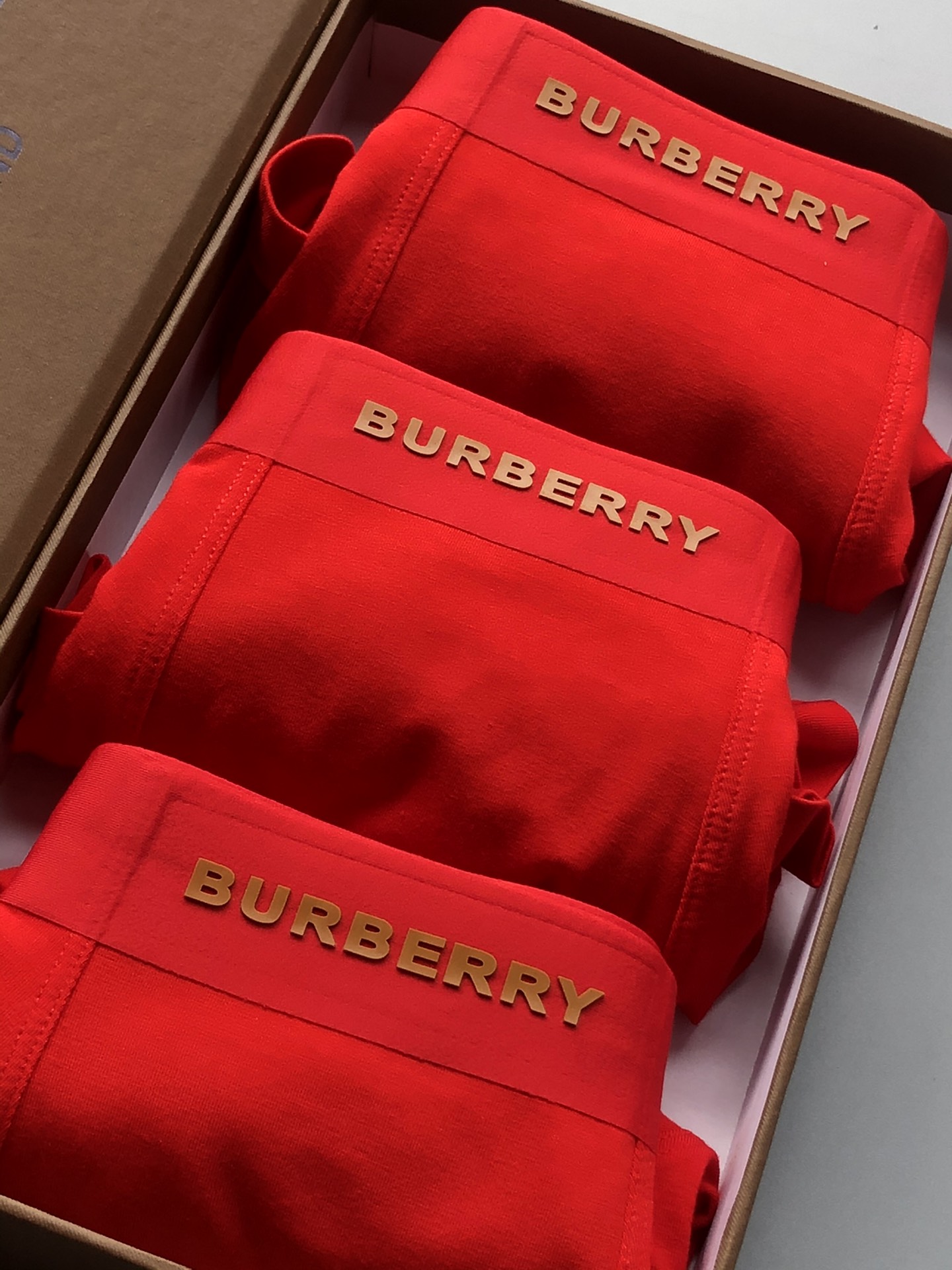 BURBERRY（巴宝莉）码：L一3XL 专柜最新款，绝对的原单品质，无缝切割工艺 科学配 92%莫代尔