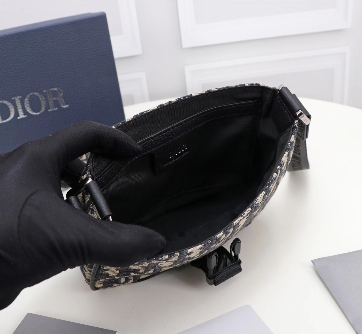 这款DiorExplorer手袋从经