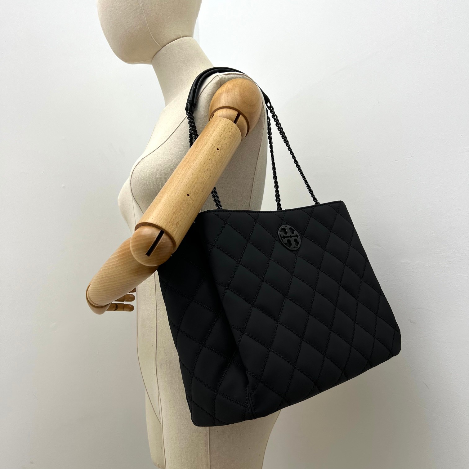 Tory Burch ～142312#最新款 手提包 单肩包 磨沙皮 菱格车线工艺 袋口有磁扣 内部三袋分区