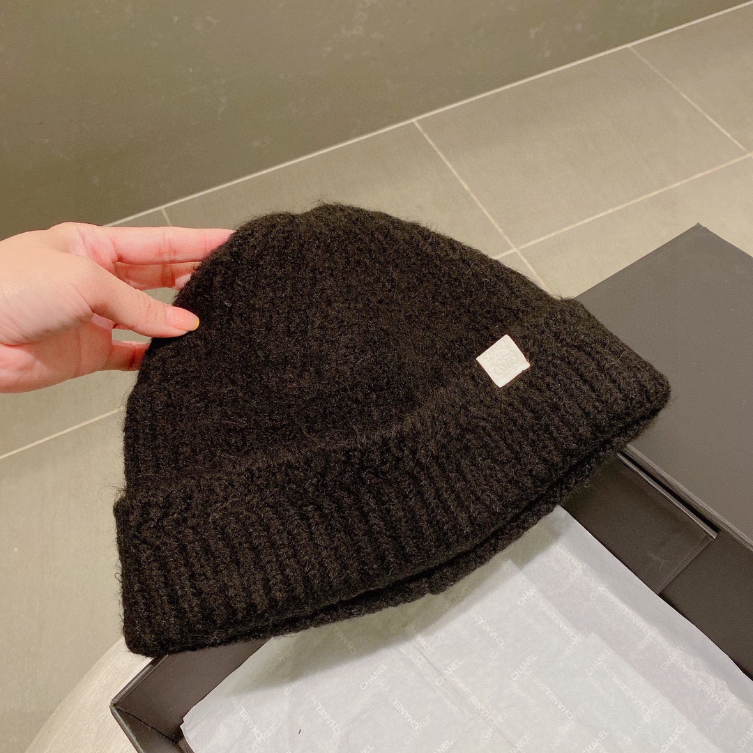 Loewe Hats Knitted Hat Unisex Knitting Fall/Winter Collection