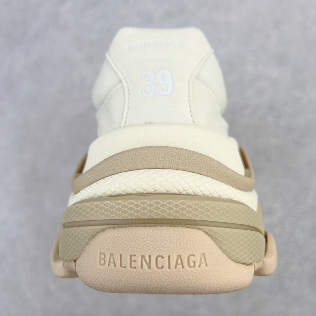 图片[8]-💰370 ＃VG零售版 BALENCIAGA Triple S 巴黎世家系带减震复古老爹鞋 全套原纸板楦头开发 最原汁原味的灵魂版型 全鞋荧光划线卡点 胶水把控整洁度追求极致完美 每一双都是工艺品 多重QC质检 超越公司货的品控标准 实实在在的免检产品 原盒原配 正确字体电绣 粗细、位置、大小正确 正确气垫分离大底 TPU软底 原版一致大底LOGO 立体感十足 原厂皮料水洗做旧 采购原厂网纱 小牛皮 小羊皮和网眼 复杂的三层外底 令人垂涎的厚实设计采用尼龙和绒面革制成 并采用新的BB字母组合细节、系带闭合和复杂的 3 层外底 此款鞋采用近几年比较流行的版型设计 外观时尚大气 鞋底采用耐磨的材质 穿上它让您在平时生活和工作中都会感觉到舒适的体验  正常尺码 Size：35 36 37 38 39 40 41 42 43 44 45 46 编码：by4936040-运动鞋