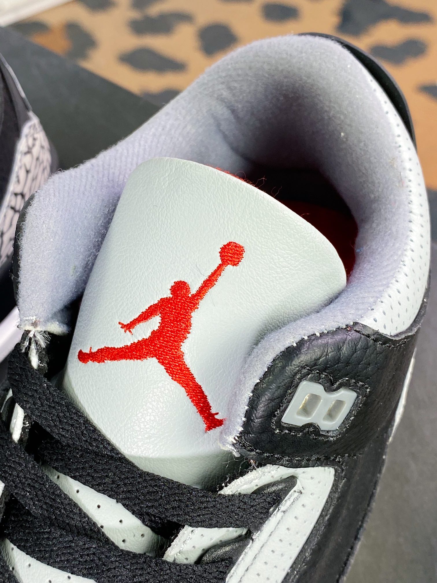 300 Air Jordan 3 Retro OG”Black Cement”迈克尔·乔丹AJ3代中帮“黑水泥爆裂纹”854262-001