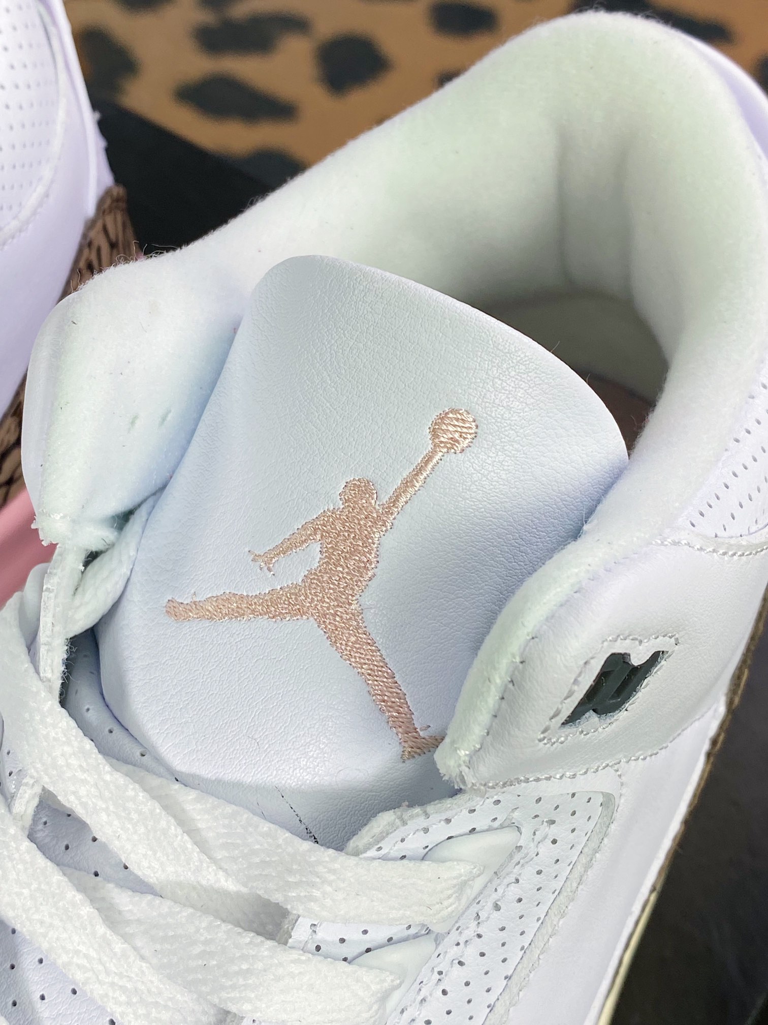 300 Wmns Air Jordan 3 Retro”Atmosphere”迈克尔·乔丹AJ3代中帮CK9246-102