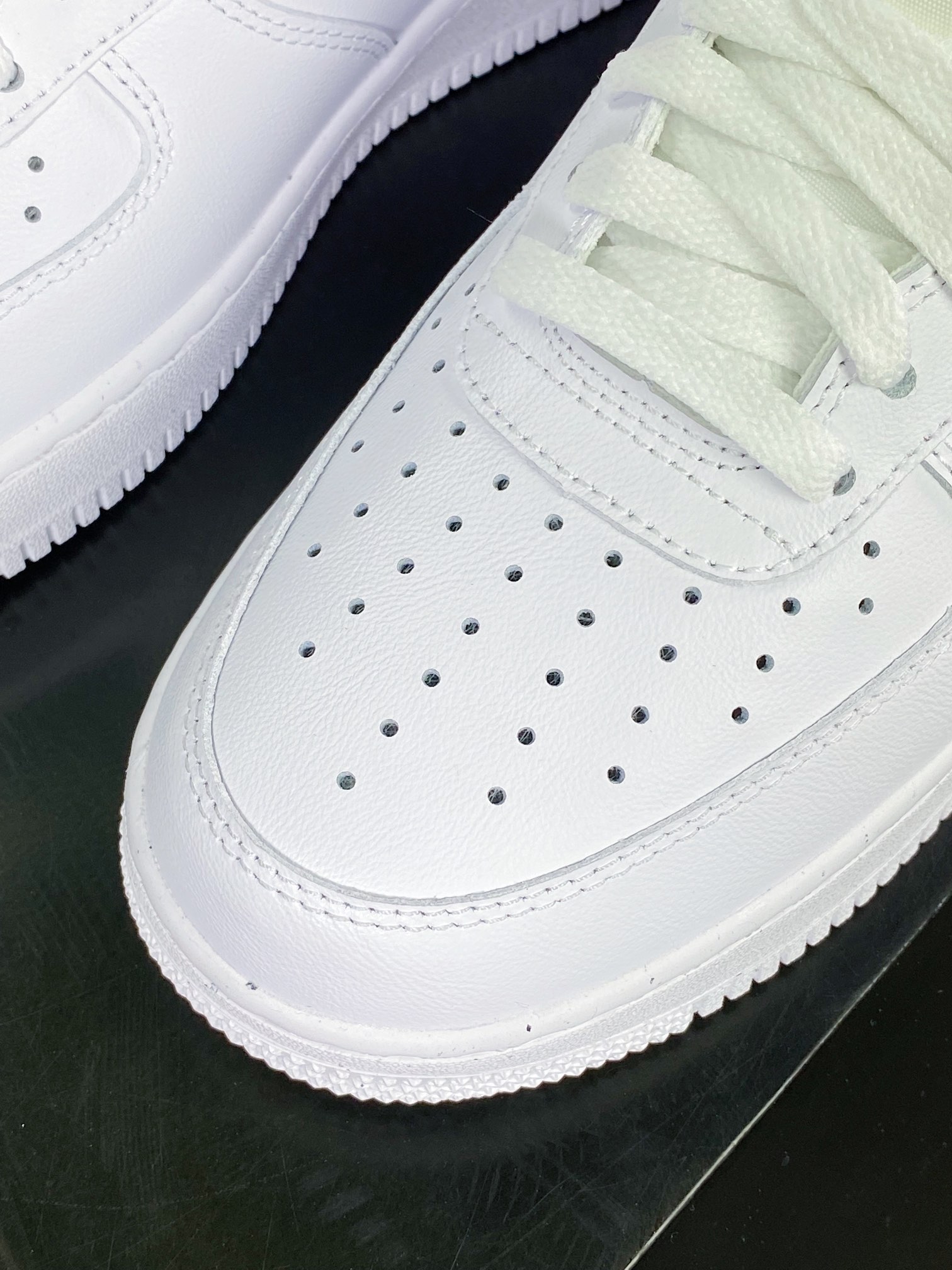 200 Air Force 1'07 Low”Spray Paint Swoosh”空军一号经典低帮百搭休FD0660-100