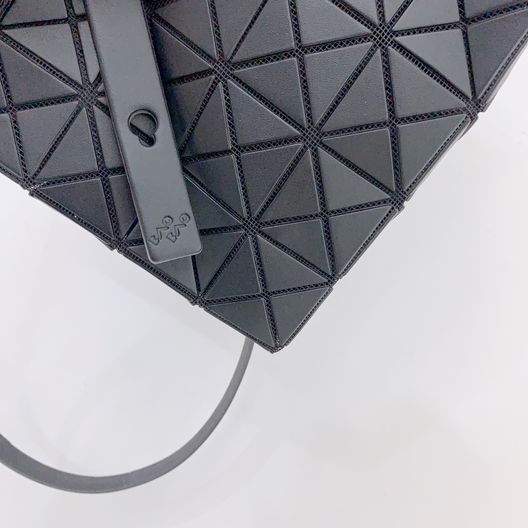 Issey Miyake BAO BAO Box Bag - Matte Black, Adjustable Straps 8 i1669794061 9224 6