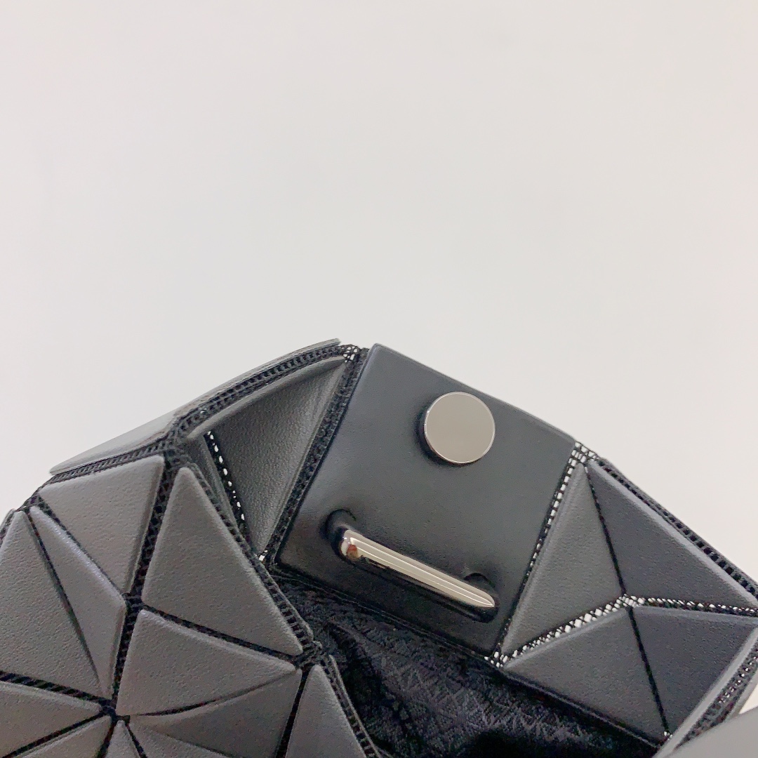 Issey Miyake BAO BAO Box Bag - Matte Gray, Adjustable Straps, Magnetic Closure 10 i1669794420 1072 8