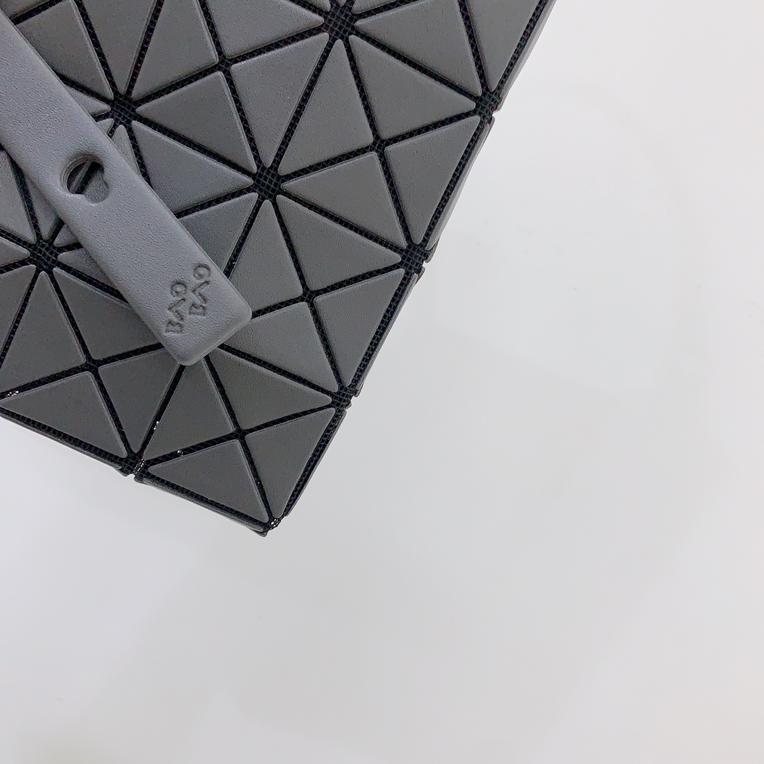 Issey Miyake BAO BAO Box Bag - Matte Gray, Adjustable Straps, Magnetic Closure 8 i1669794420 2968 6