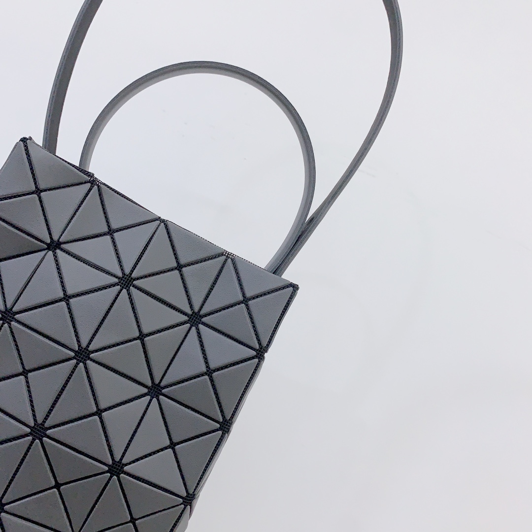 Issey Miyake BAO BAO Box Bag - Matte Gray, Adjustable Straps, Magnetic Closure 7 i1669794420 4411 5