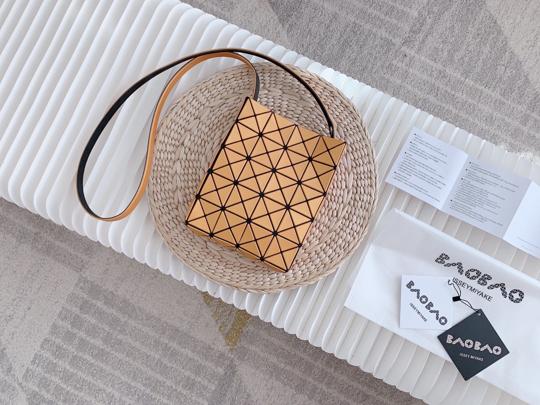 Issey Miyake BAO BAO Matte Orange Box Crossbody Bag BB23 4 i1669794758 3887 2