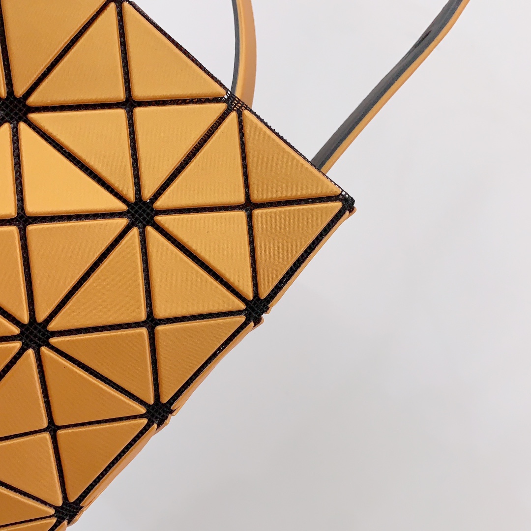 Issey Miyake BAO BAO Matte Orange Box Crossbody Bag BB23 8 i1669794758 3982 6