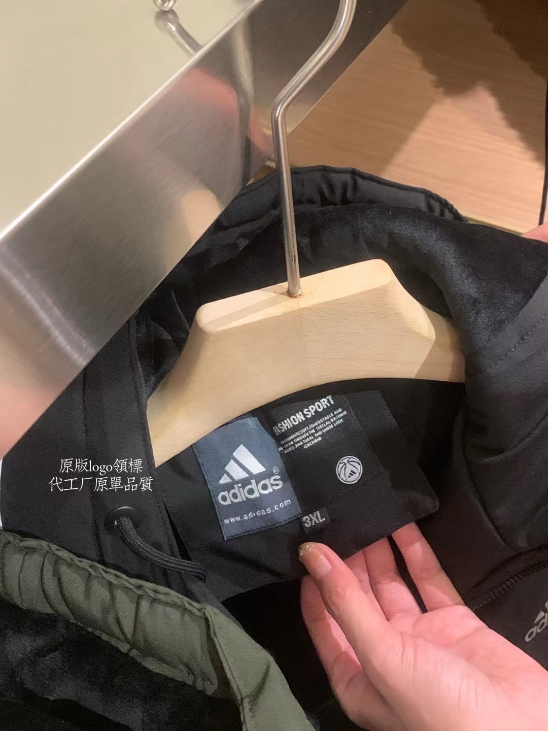 ▪️一件外套价买棉衣
▪️内里统统是水貂绒 

三层保暖 南方直接可以过冬的
北方也可以加一个厚毛衣 
明年还可以继续穿 蓬松度保暖性都没话说
这么大一件棉衣才¥
真的没有拒绝的理由
年底都是工厂的清仓价格
真心真心划算