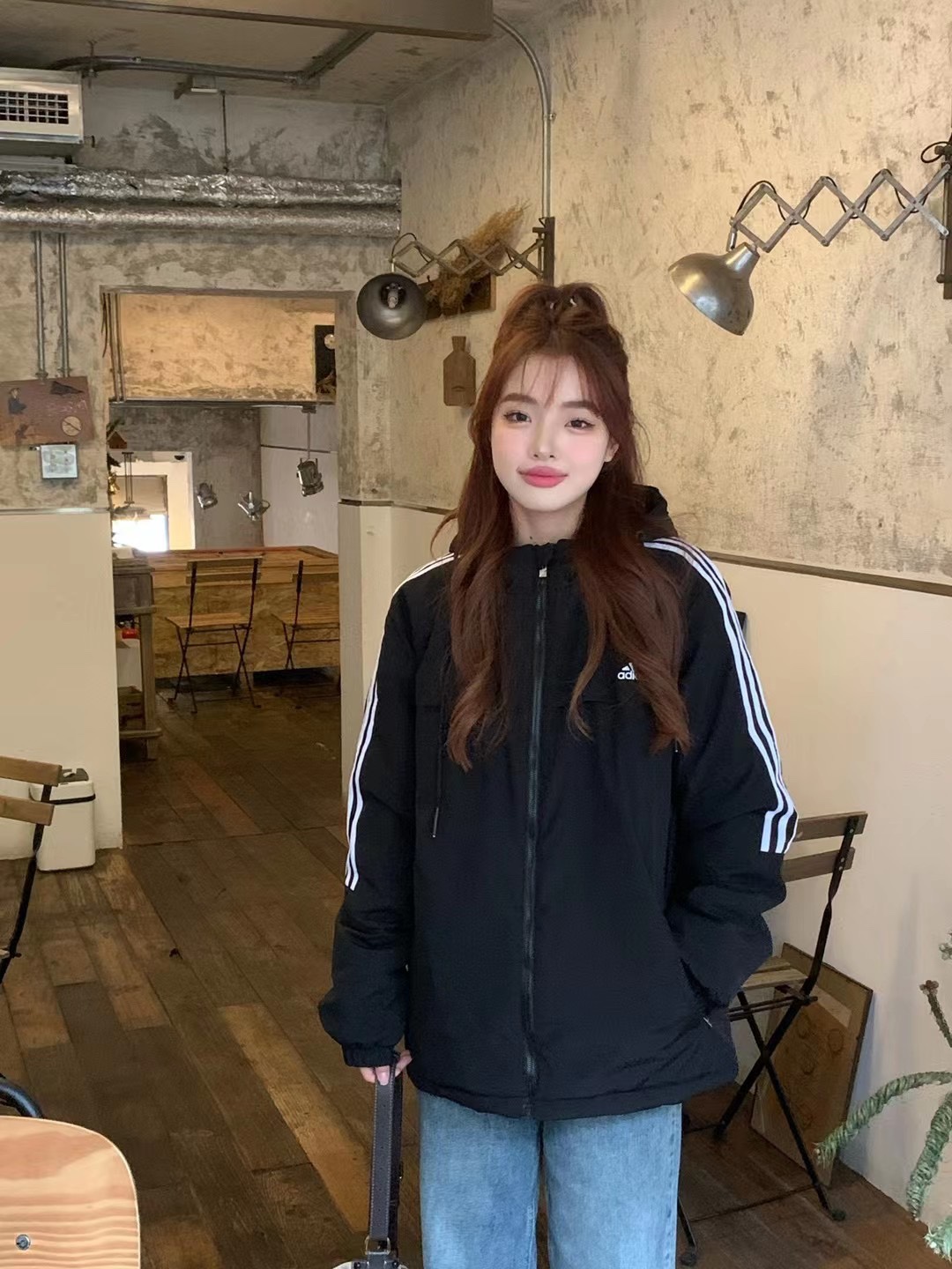 𝐁𝐥𝐚𝐜𝐤 众所周知最简单又不挑人的配色就是黑色

男女同款
百看不厌的基础色
冬天真的需要一件耐穿的外套.
男女老少高矮胖瘦
通通可以驾驭
百搭又耐看¥包邮
还有什么理由拒绝