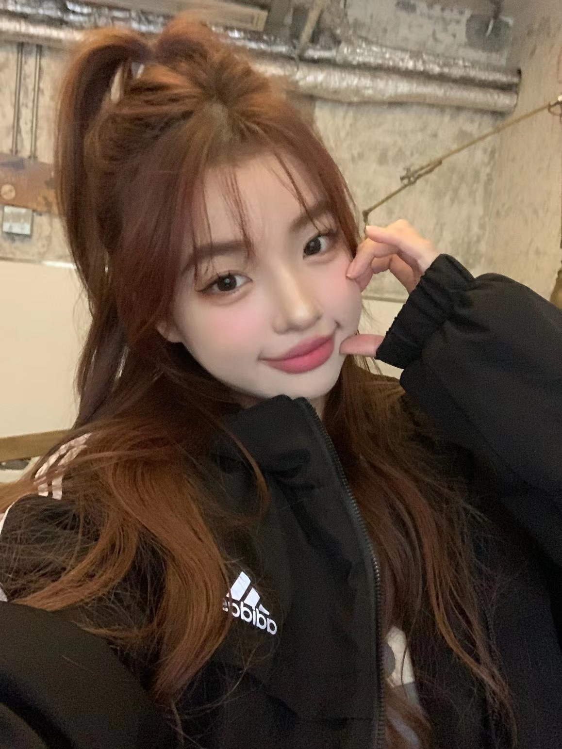 𝐁𝐥𝐚𝐜𝐤 众所周知最简单又不挑人的配色就是黑色

男女同款
百看不厌的基础色
冬天真的需要一件耐穿的外套.
男女老少高矮胖瘦
通通可以驾驭
百搭又耐看¥包邮
还有什么理由拒绝