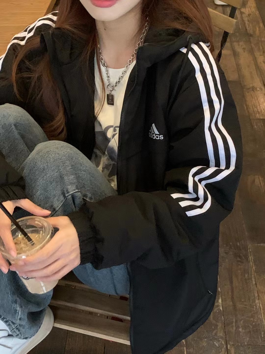 𝐁𝐥𝐚𝐜𝐤 众所周知最简单又不挑人的配色就是黑色

男女同款
百看不厌的基础色
冬天真的需要一件耐穿的外套.
男女老少高矮胖瘦
通通可以驾驭
百搭又耐看¥包邮
还有什么理由拒绝