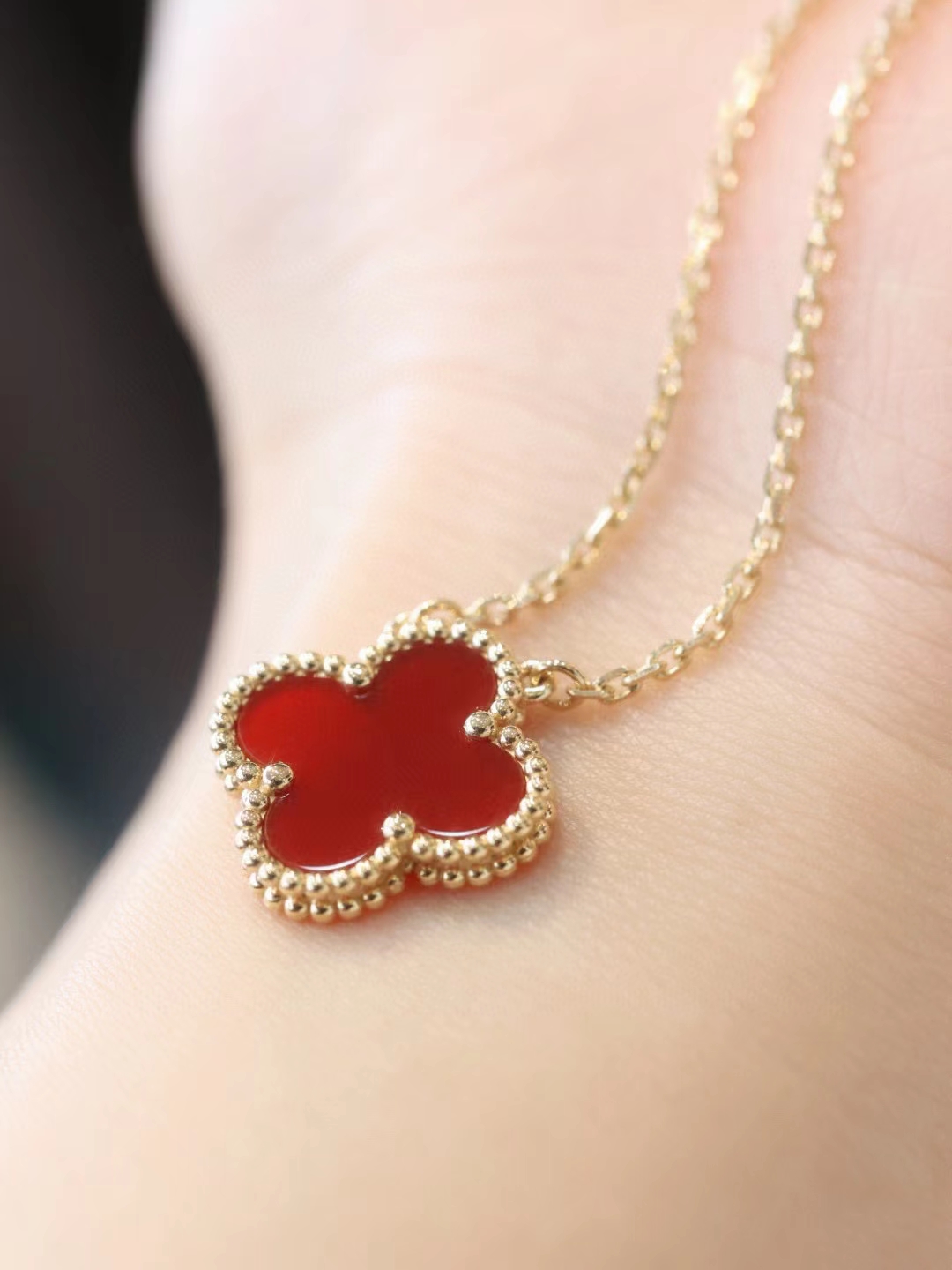 Carnelian Four-Leaf Clover Necklace - Comprehensive 2