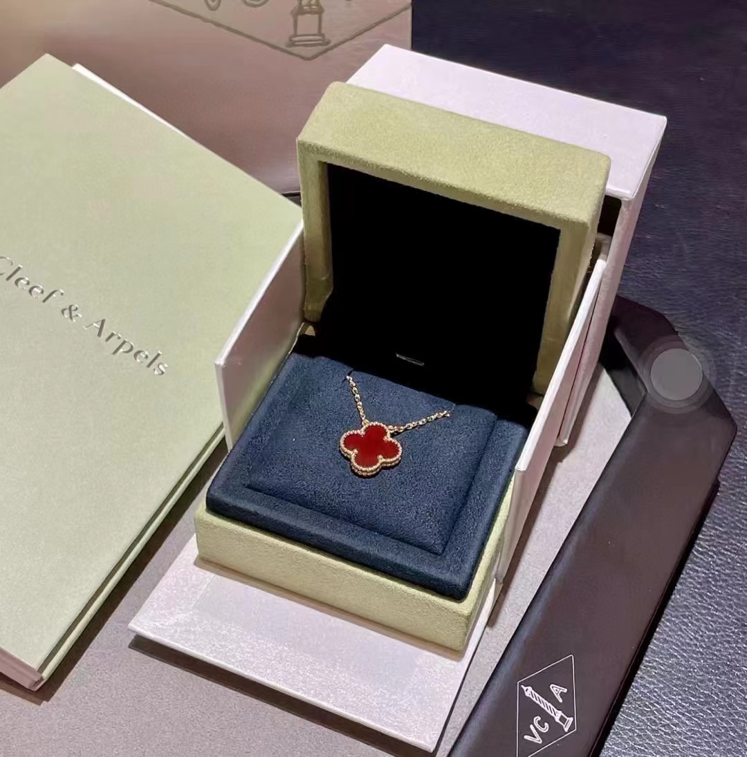 Carnelian Four-Leaf Clover Necklace - Comprehensive 3