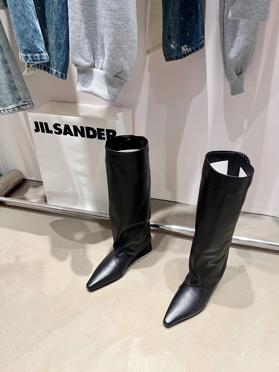 Stylish Retro Long Boots for Autumn/Winter 2022: The Attico Collection - 图片 5