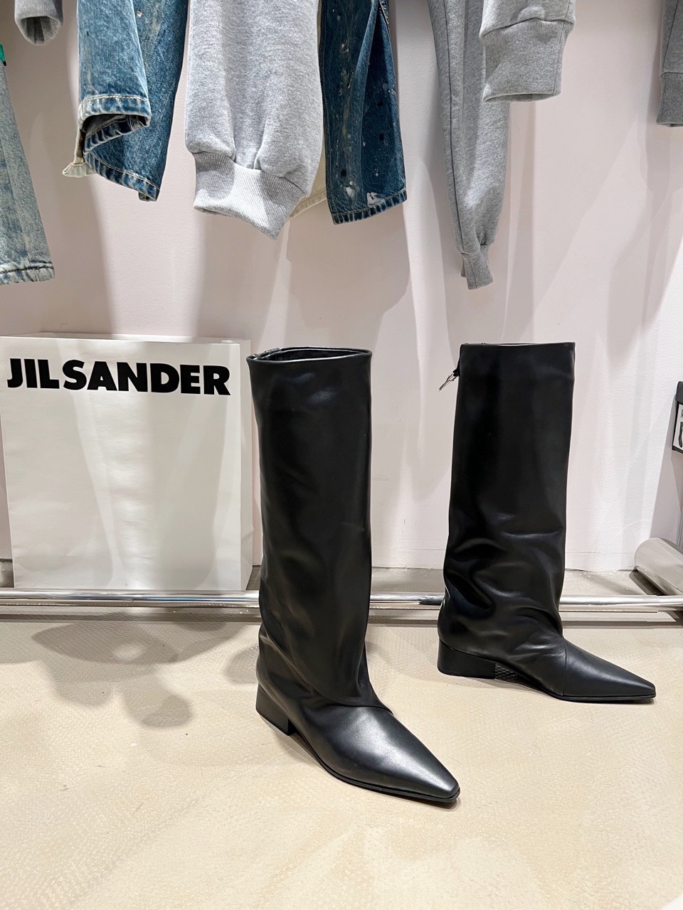 Stylish Retro Long Boots for Autumn/Winter 2022: The Attico Collection - 图片 3