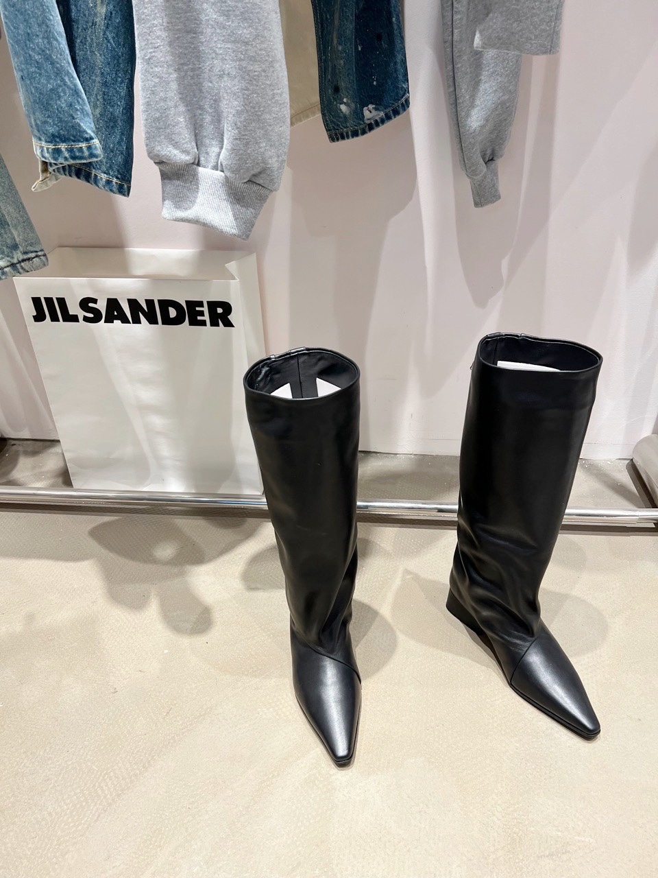 Stylish Retro Long Boots for Autumn/Winter 2022: The Attico Collection - 图片 2