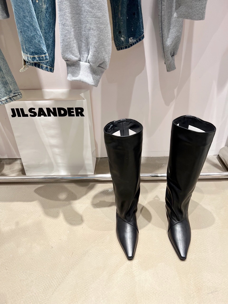 Stylish Retro Long Boots for Autumn/Winter 2022: The Attico Collection - 图片 1