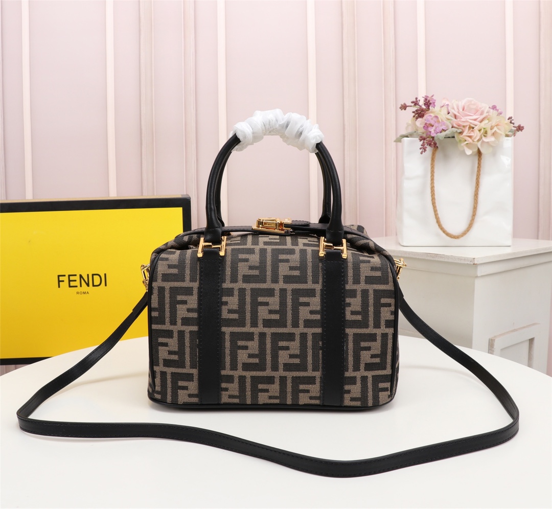 Fendi Cosmetic Bags Wholesale 2023 Replica
 Fall/Winter Collection Vintage