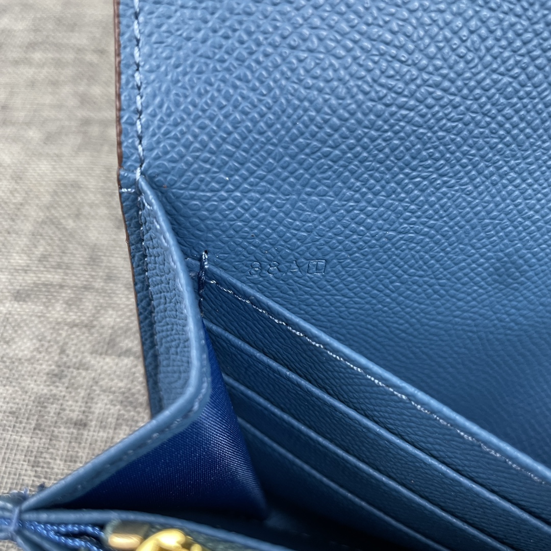 Hermes Constance 原单 。 型号:539-1手掌纹金扣 size:22*11cm 爱马仕🇫🇷海外🇫🇷进 Hermes Constance 原单 。 型号:539-1手掌纹金扣 size:22*11cm 爱马仕🇫🇷海外🇫🇷进