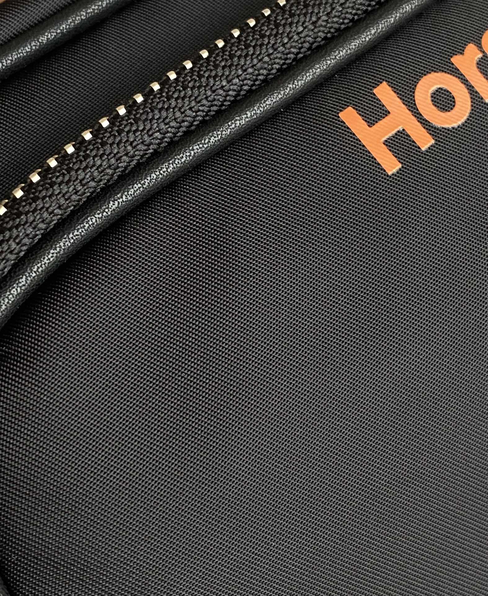 Horseferry Print Pouch in Recycled Nylon and Calf Leather 8 i1669886046 1416 6