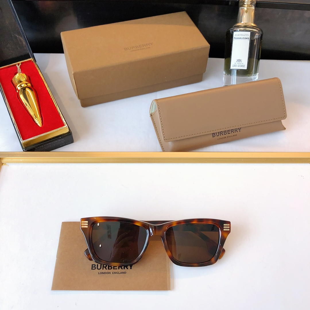 Burberry巴宝莉立体小框男女通用太阳眼镜