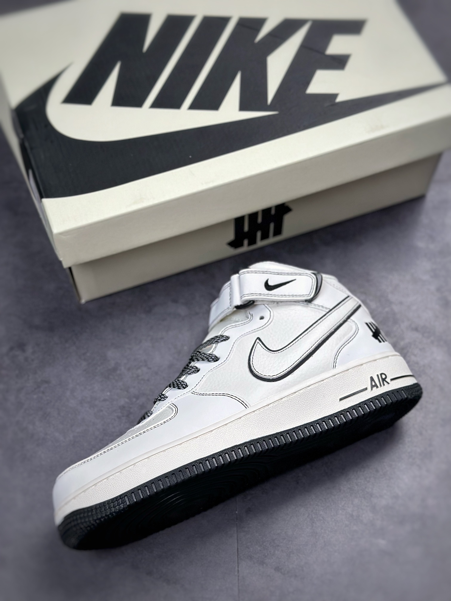 250 Nike Air Force 1 Mid Undefeated 夜魔侠GB5969-001