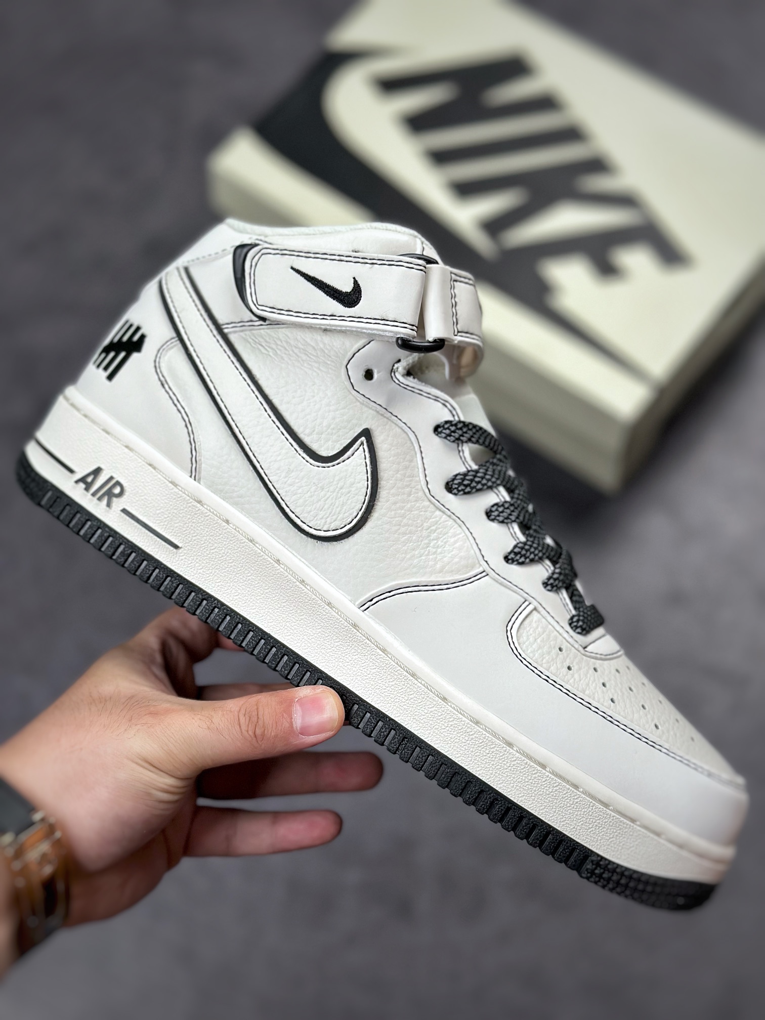 250 Nike Air Force 1 Mid Undefeated 夜魔侠GB5969-001
