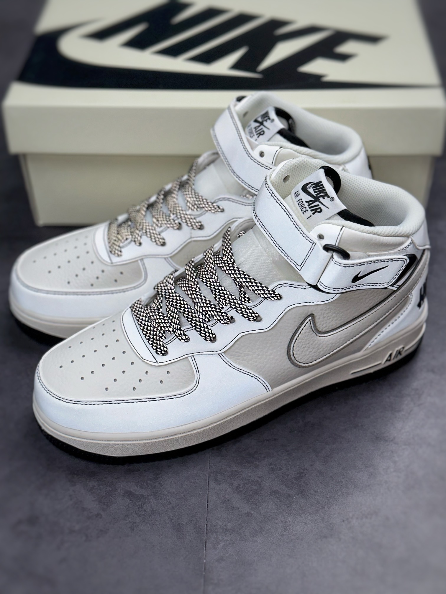 250 Nike Air Force 1 Mid Undefeated 夜魔侠GB5969-001