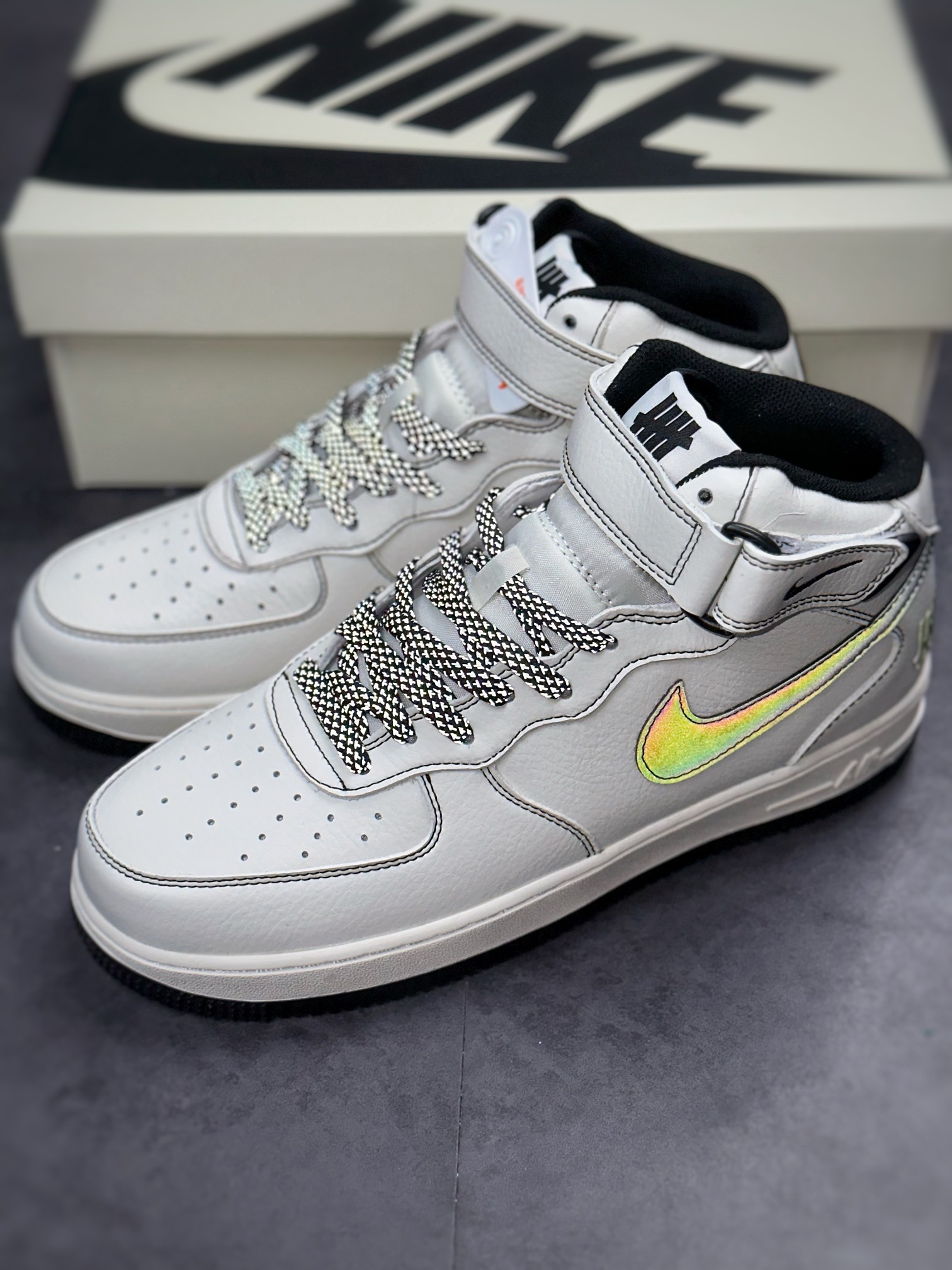 250 Nike Air Force 1 Mid Undefeated 夜魔侠CJ6690-100