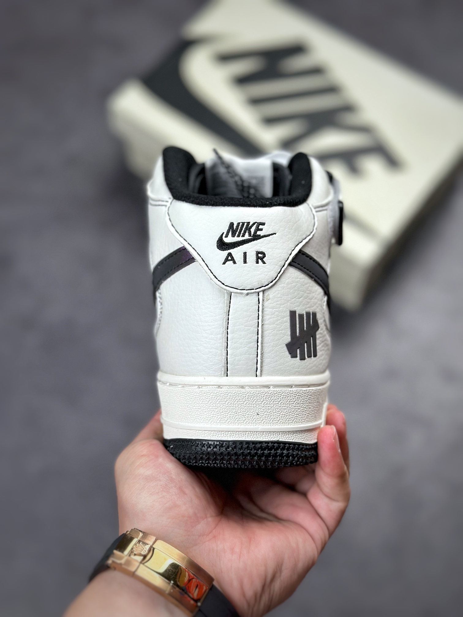 250 Nike Air Force 1 Mid Undefeated 夜魔侠CJ6690-100