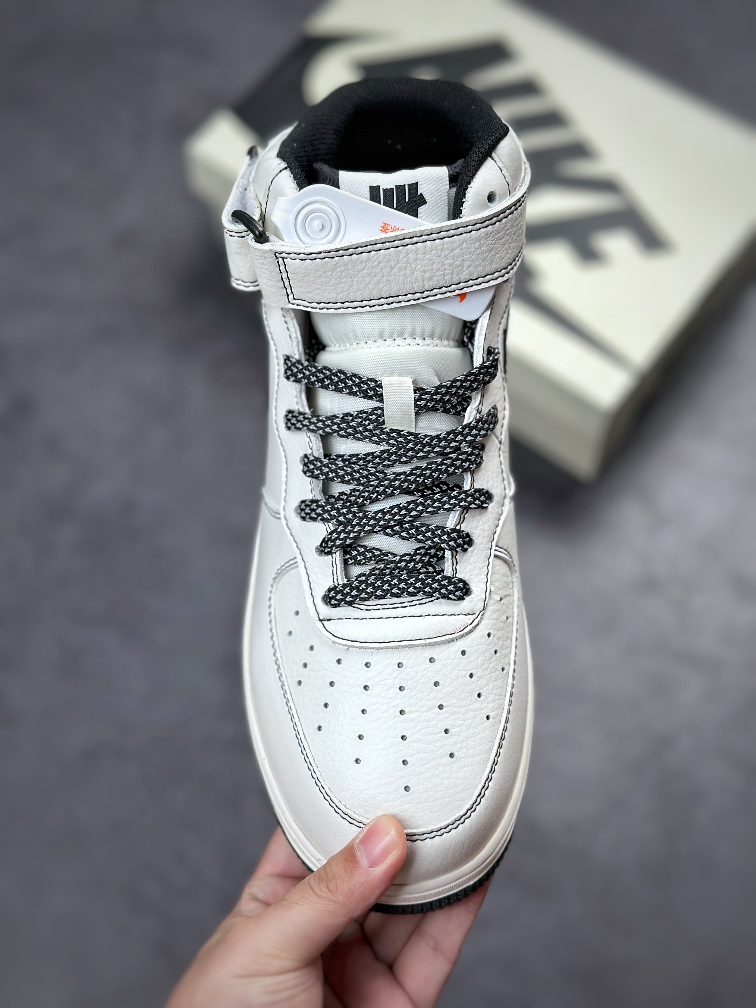 250 Nike Air Force 1 Mid Undefeated 夜魔侠CJ6690-100