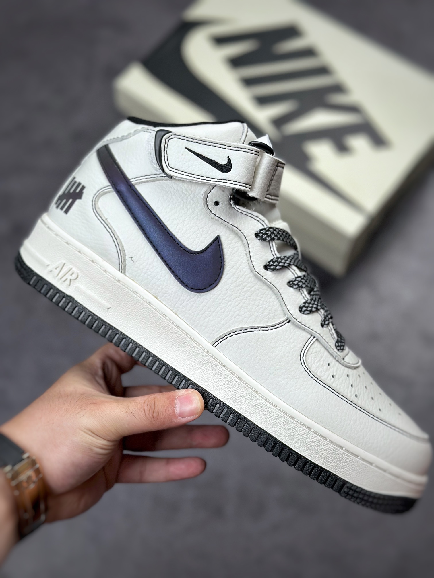 250 Nike Air Force 1 Mid Undefeated 夜魔侠CJ6690-100