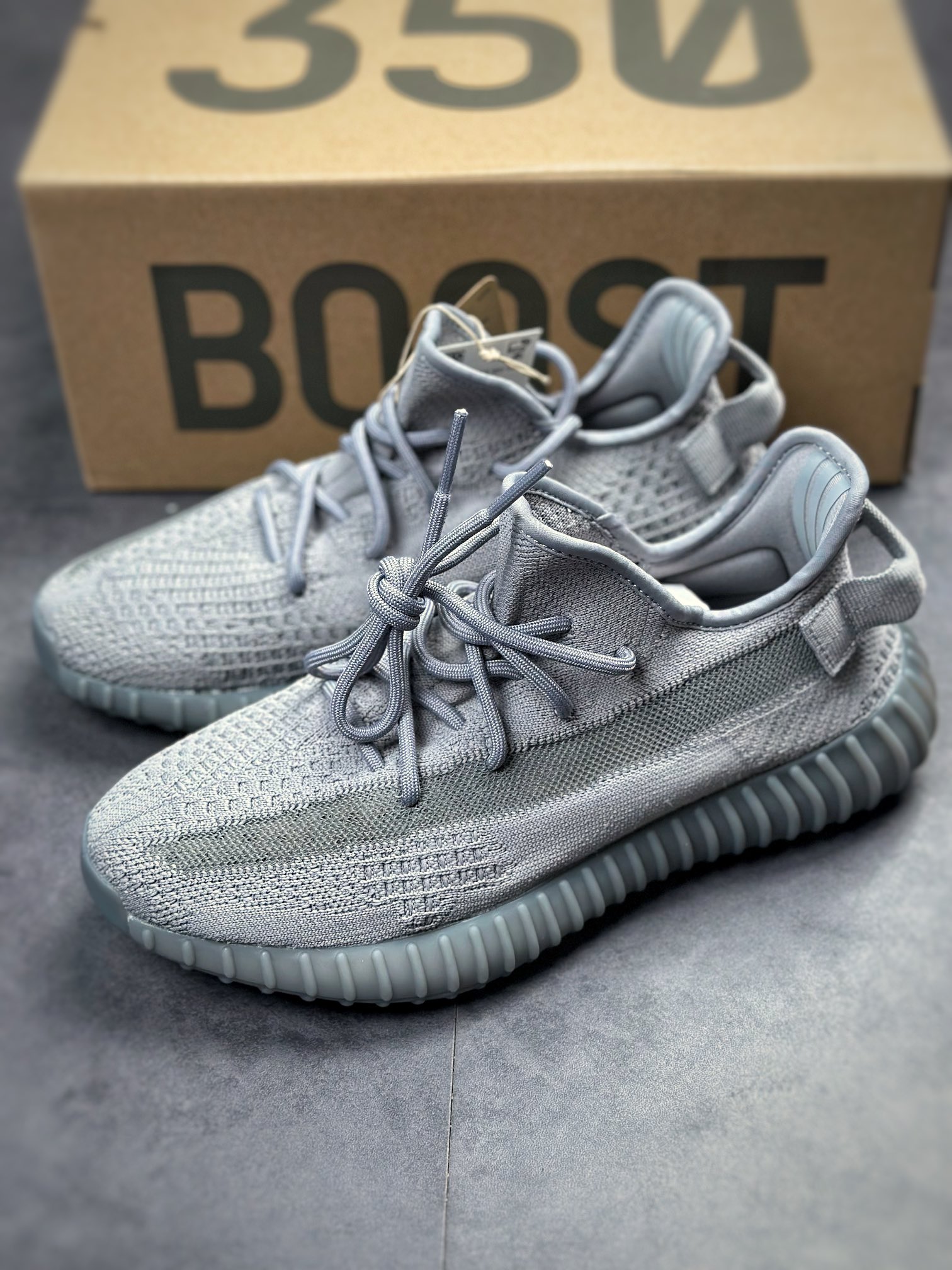 Yeezy 350 Boost V2 ”Space ash” space gray IF3219