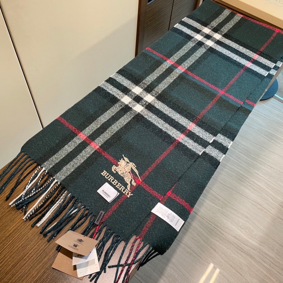 Burberry Exports British Orders with Advanced OEMs and Gold-Flushed Turbans - 图片 5