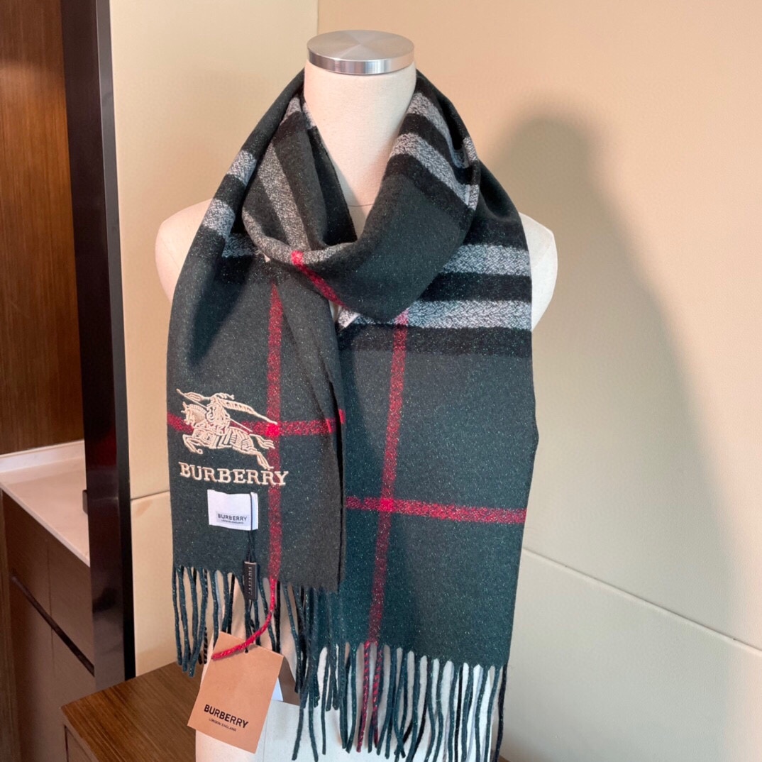 Burberry Exports British Orders with Advanced OEMs and Gold-Flushed Turbans - 图片 7